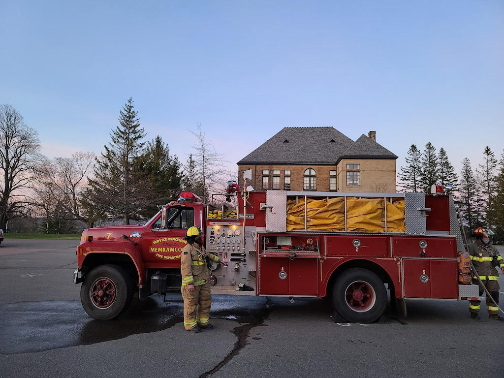 Unit 2 - 1993 Ford F700 / Metalfab pumper